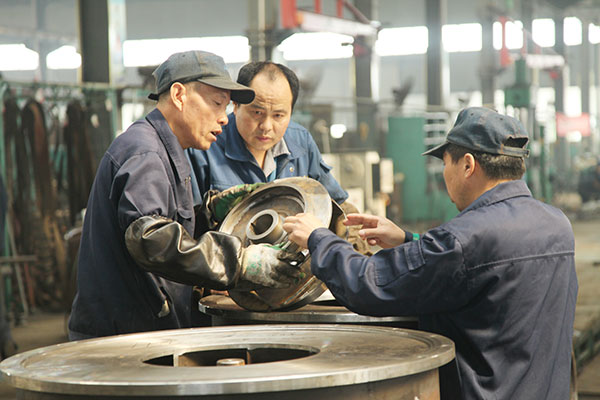 大(dà)型液壓機(jī)